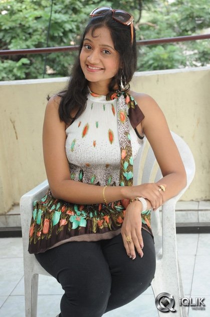 Sandeepthi-at-Nenu-Nene-Ramune-Movie-Press-Meet